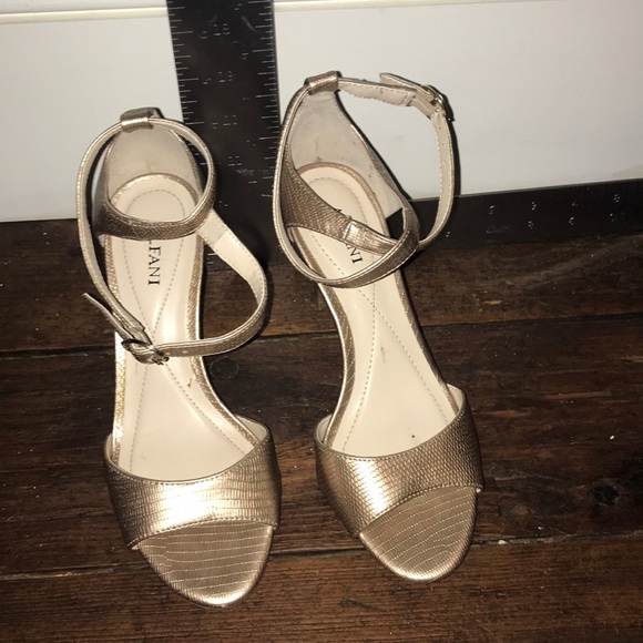 Alfani Gold Snakeprint Heels - Picture 1 of 3